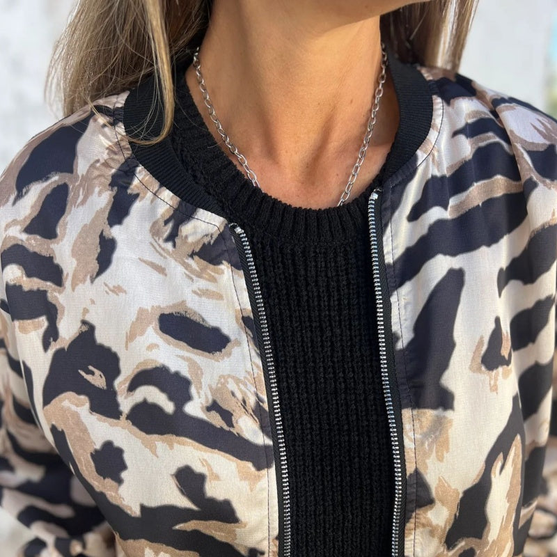 Icone™ ZebraJacket: Elegant Og Stilig Zebramønster Jakke
